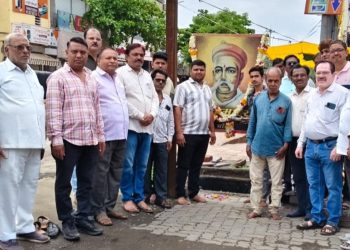 ब्राह्मण महासंघ ,टिळक प्रेमींच्या च्यावतीने लोकमान्य टिळक राष्ट्रपुरुषाला अभिवादन