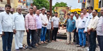 ब्राह्मण महासंघ ,टिळक प्रेमींच्या च्यावतीने लोकमान्य टिळक राष्ट्रपुरुषाला अभिवादन