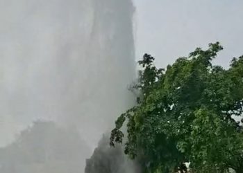 नांदगाव पेठ येथे अमरावती शहर व बडनेरा ला जोडणारी पाईपलाईन फुटल्याने शहराला होणारा पाणी पुरवठा विस्कळीत